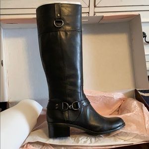 Black boots NEVER worn